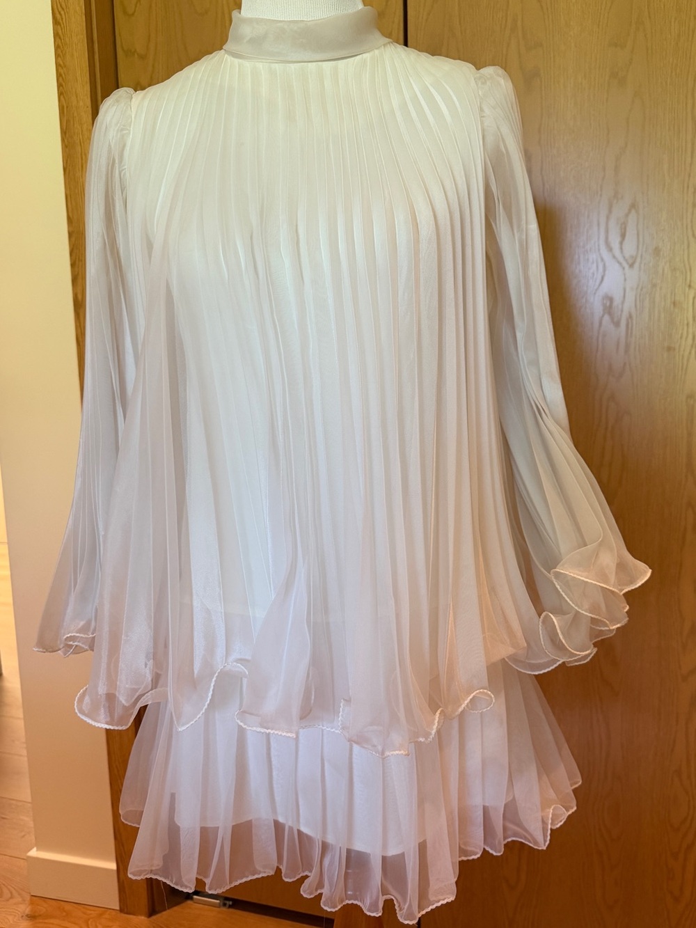 Rare Vintage Ivory Pleated Chiffon cream colored mini dress size 4 (approx)